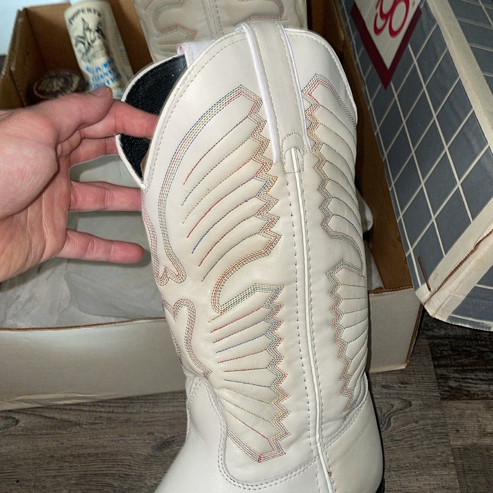 Vintage white cowboy boots - Picture 2 of 4